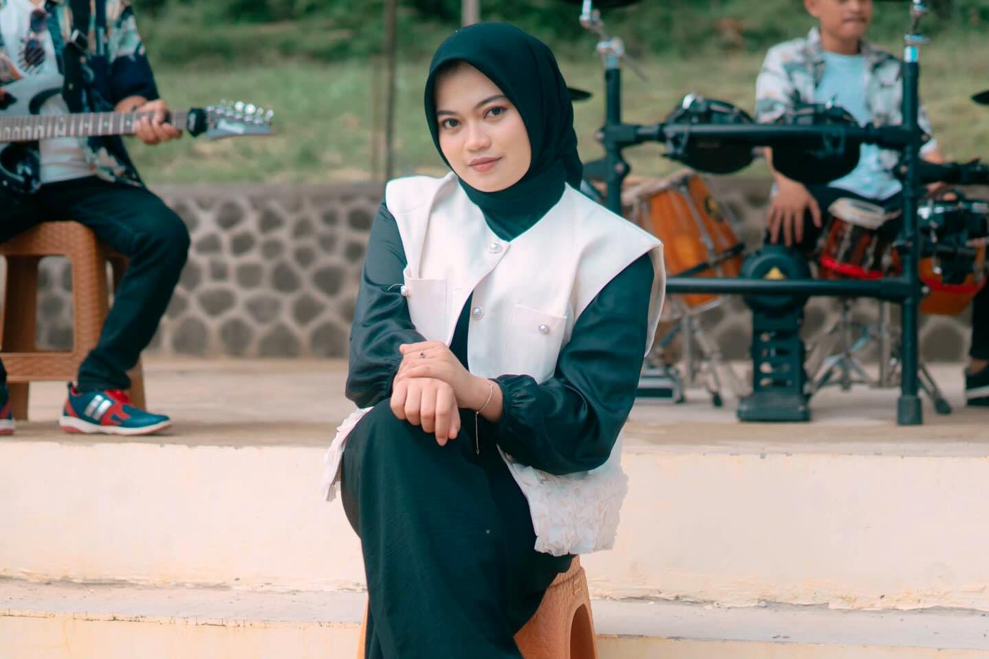 Profil Biodata Revina Alvira Lengkap, Penyanyi Lagu Gara Gara Sebotol Yang Viral