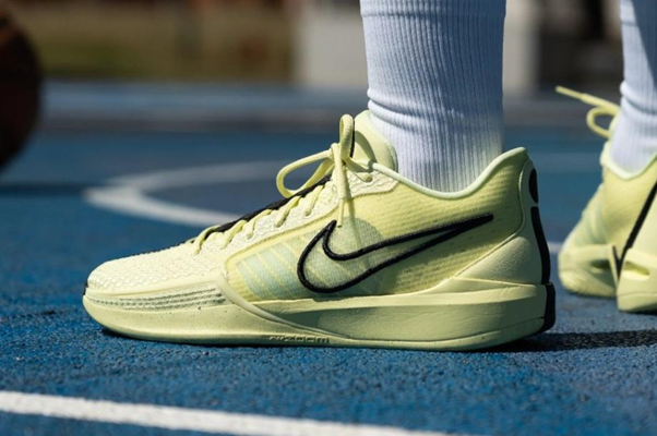 Tampil Stylish dan Gesit! Ini Dia Sepatu Basket Wanita 2 Jutaan Paling Hits